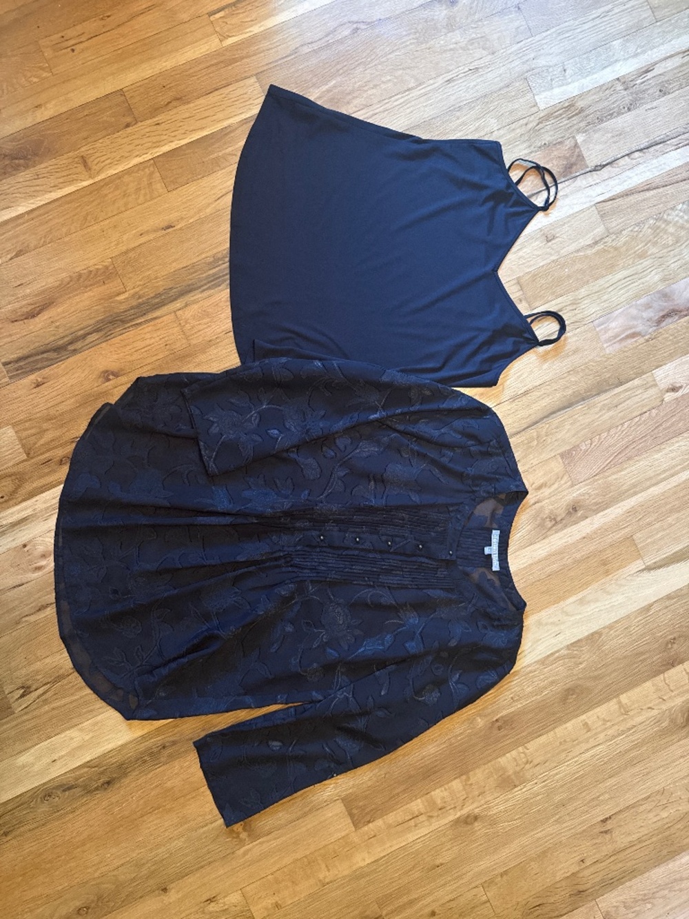 Daniel Rainn Black Floral Pintuck Button-Front Blouse